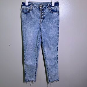 Women’s Size 6 Wild Fable Washed Jeans with Butterfly Buttons